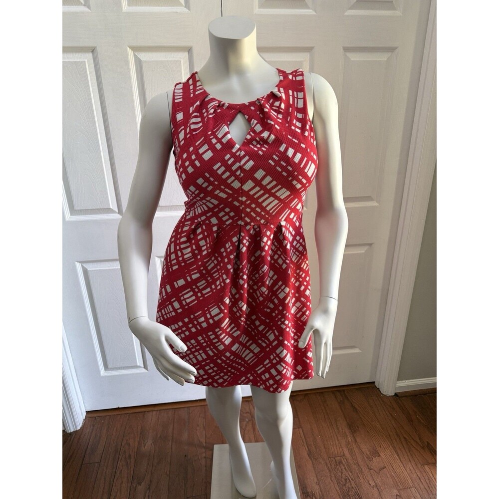 Women’s Red White Geometric Skater Dress 12 Keyhole Cutout Sleeveless Fit Flare